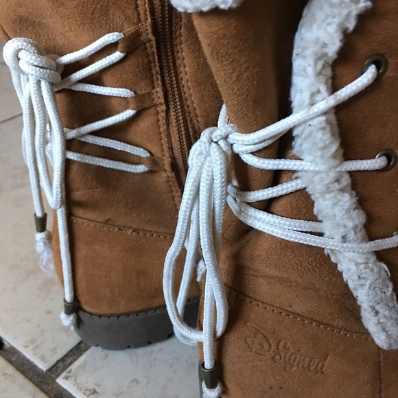 Boots - Picture 4 of 5